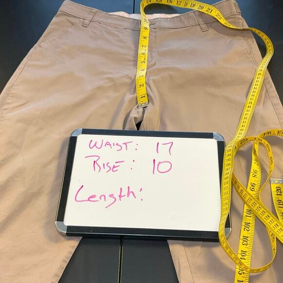 Lee Women’s Comfort Waist Khaki Capris Pants Size M Button Hem Cropped Chino - Picture 7 of 8